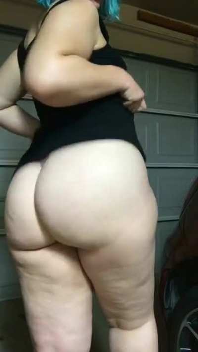 lifting my skirt to show of my pink thong <3