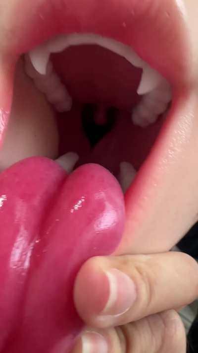 Heart-Shaped Throat Design — What Do You Think It Feels Like? 👀