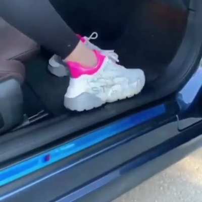 Não suja o carro garaii