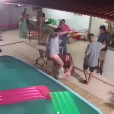 That man telling this incident to someone be like r/thathappened
