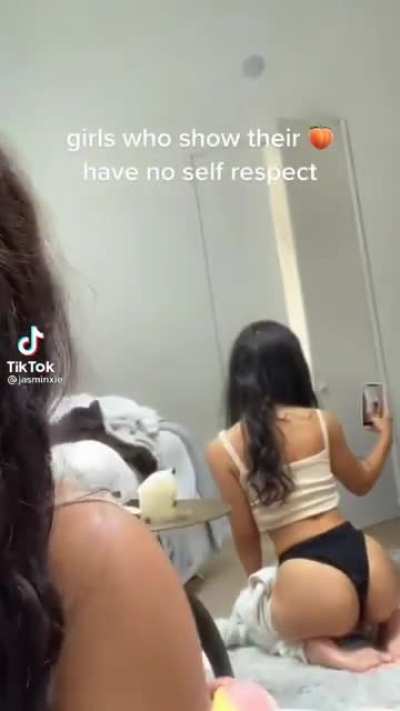 tiktok girl showing her ass 2
