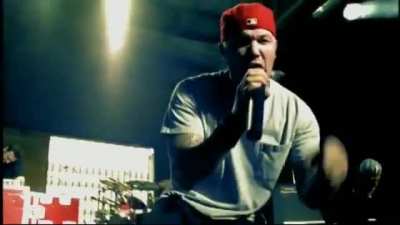 По мотивам фермера из Оклахомщины. ВИА Limp Bizkit выступил на Бродвее.