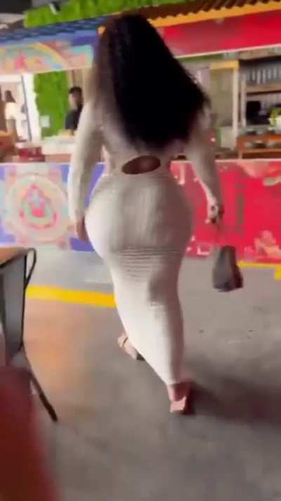 Follow that hottie