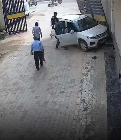 A child suddenly ran onto the road, driver panicked… that guy💀 luck is insane INDIA