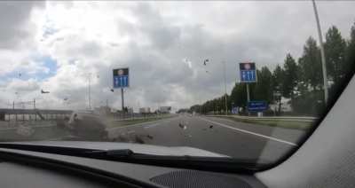 Dutch police doesn’t like shooting suspects. Ends it with a massive crash