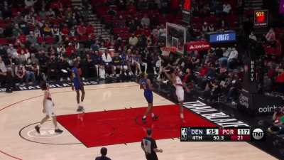[Highlight] Greg Brown with his between the legs fast break jam!