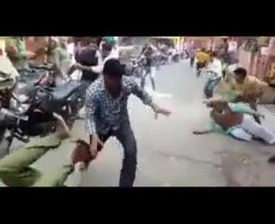 Enaku illadha sev puri yevanukkum kedaika koodadhu da gomma - Sator na