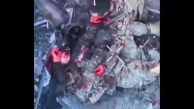 [Drone footage] Close knife fight between a Russian and a Ukrainian soldier