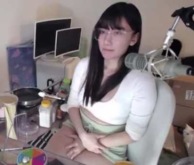 Modest Aria is sexy too 🥵