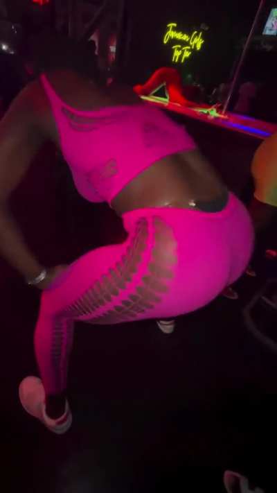 In pink (@1wi<wbr>ningm<wbr>achin<wbr>e)