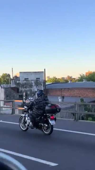Su sueño es tener un camión y empezó por los espejos