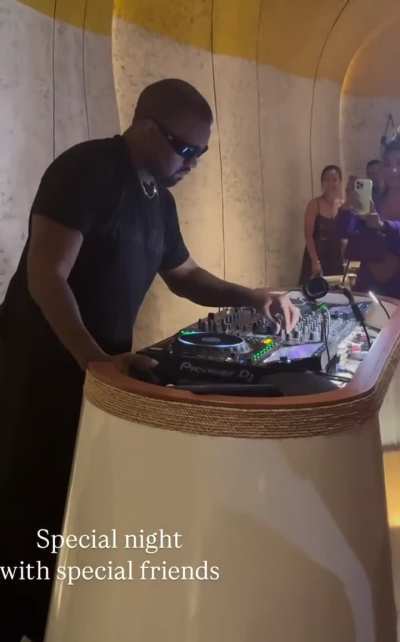 Another video of Ye from yesterday 