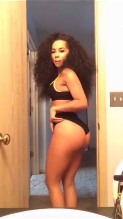 Sexy Smooth Jiggly Cheeks in Booty Short<wbr>s🤤🤤🍑🍑<wbr>🍆