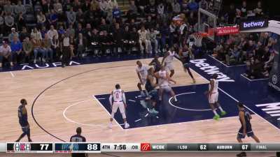 [Highlight] KAT with the offensive rebound and clean finish