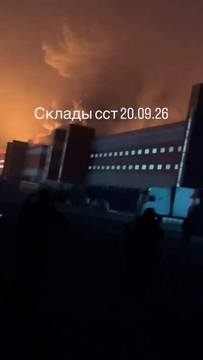 Another location hit during today’s large-scale drone attack on the Moscow region was a major logistics and warehouse complex located around 30 km from Moscow. The facility covers nearly 60 hectares and contains large Class A warehouses used for storage, 