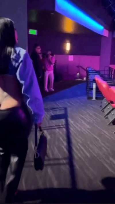 That ass wobbles lik crazy and she nt wearing any thong<wbr>👅👅🥴