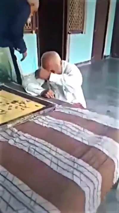 Wholesome Kalesh B/W Two Old Age Friends Over Carrom