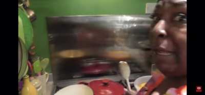 Momma Cherri makes peach cobbler