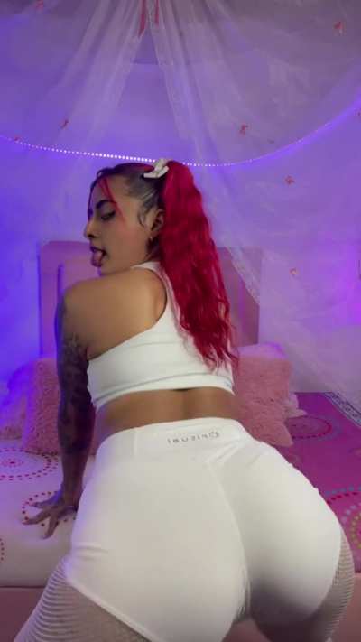 They say naughty girls know how to twerk and I've been practicing