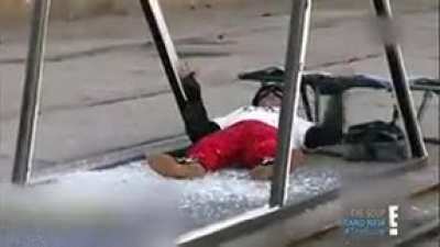 Idiot vs a pane of glass (x-post from r/funny)