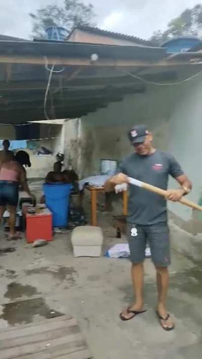 Tô rindo pq só me restou isso mesmo.