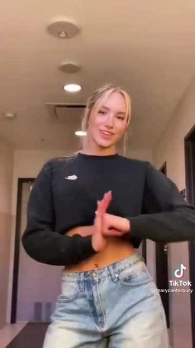 She knows how to move💦