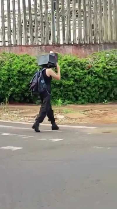 '-'