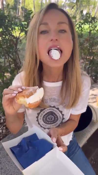 Giada likes to lick!!