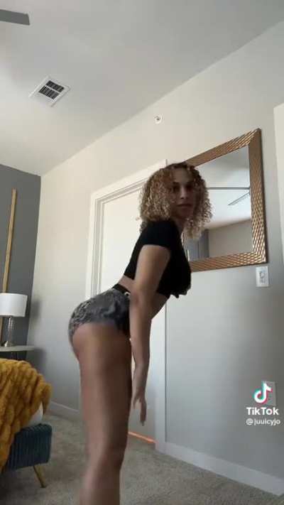 Her @ is juicyjordan on TikTok