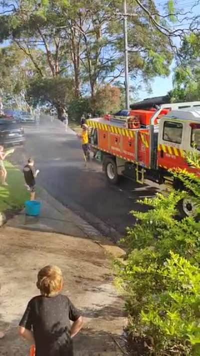 This is how Christmas Eve looks in our suburb. Merry Christmas everyone.