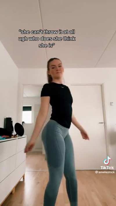 She’s so fit🫠