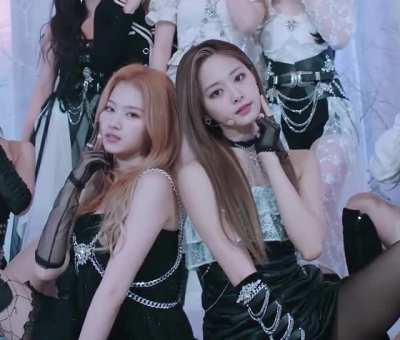 210428 - Stunning Sana and Tzuyu