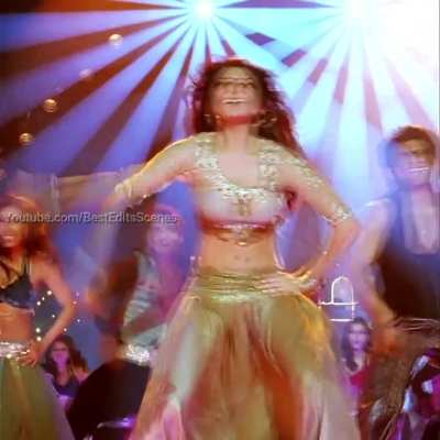 Anushka Sharma in Dum Dum Song