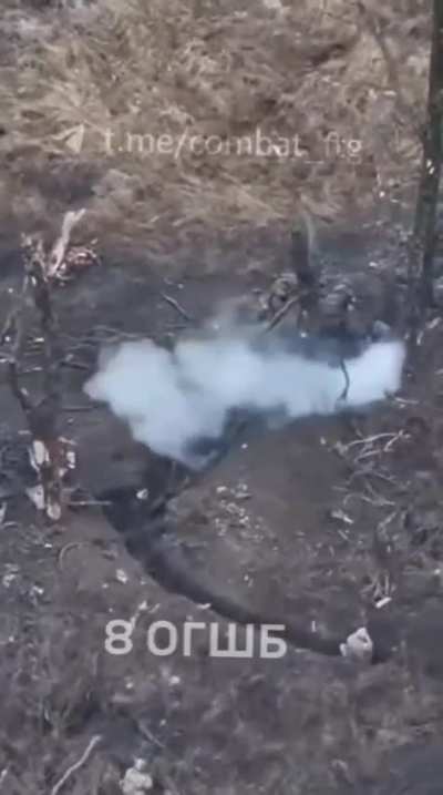 2 Ukrainian soldiers take out entire Russian squad while defending their trench