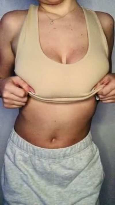 would make my day if at least one person loved my big chest 😇🍒