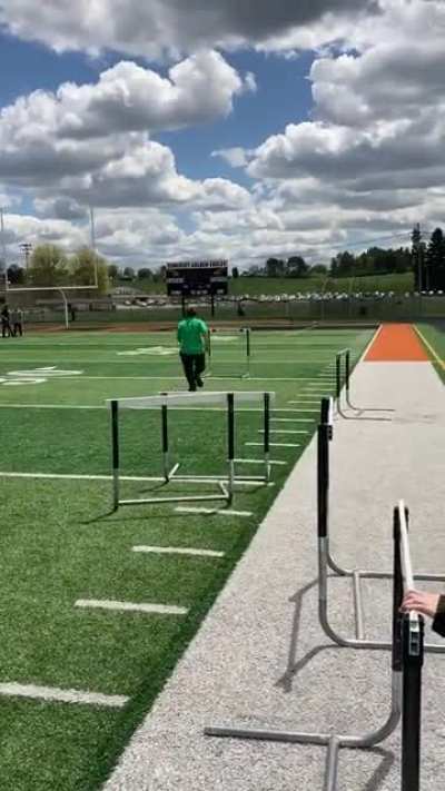 To jump a hurdal