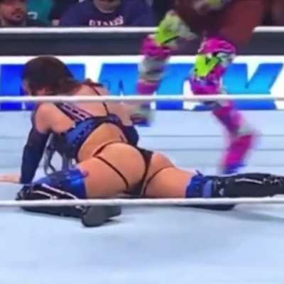 Chelsea Green was looking so good, Naomi couldn’t resist