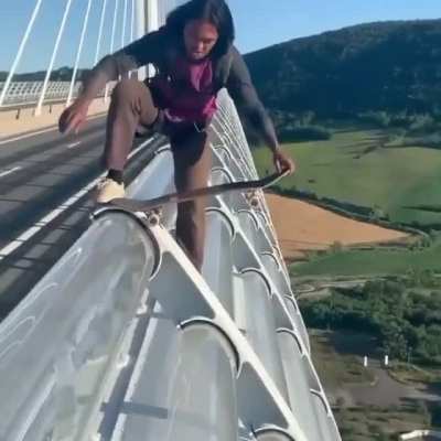 Bridge skate