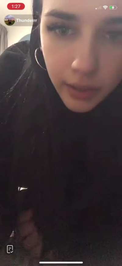 thunderrr_r black haired girl showing soles.