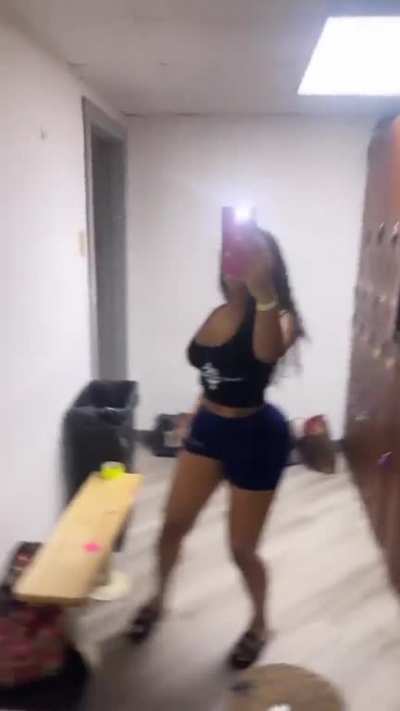🖤🍑🤳🏽💙