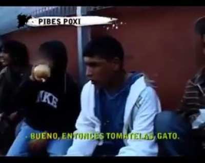 Buenos Aires retro, principios de los 2000's, la superioridad estética para vestirse y hablar de la gente de antes.