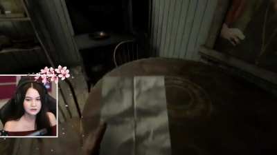 Sister scares streamer while playing horror game