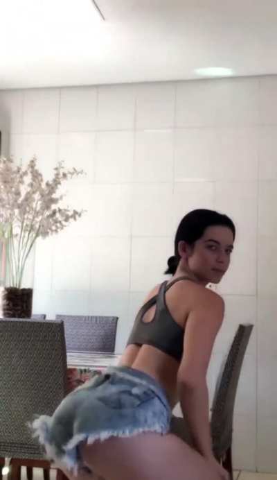 Júlia Linhares