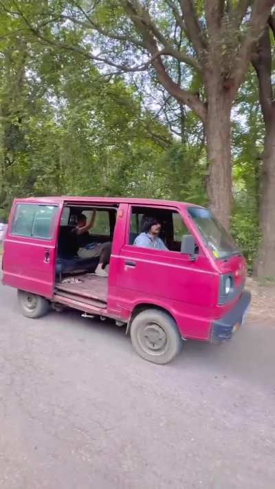 Rolls Royce vs Omni