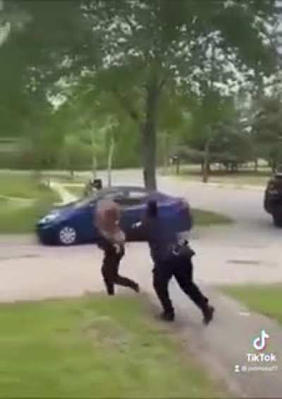 Mooning Cops Not Advised