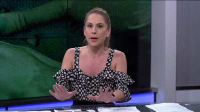 so obvious no bra 😍😍 hottie Ana