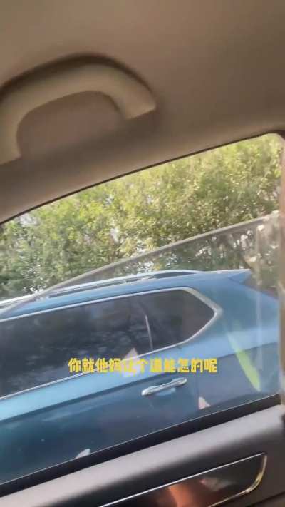 宝马女司机<wbr>逆行，还让<wbr>正常行驶的<wbr>司机让她！<wbr>见司机不为<wbr>所动，女子<wbr>直接锁车走<wbr>人