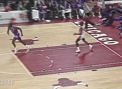 Jordan's crazy quarterback pass to Grant against the Suns 1990