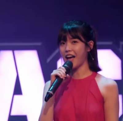 Braless IU