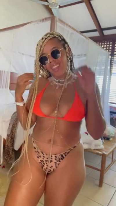 Angela Simmons lawwwd!! Nsfw
